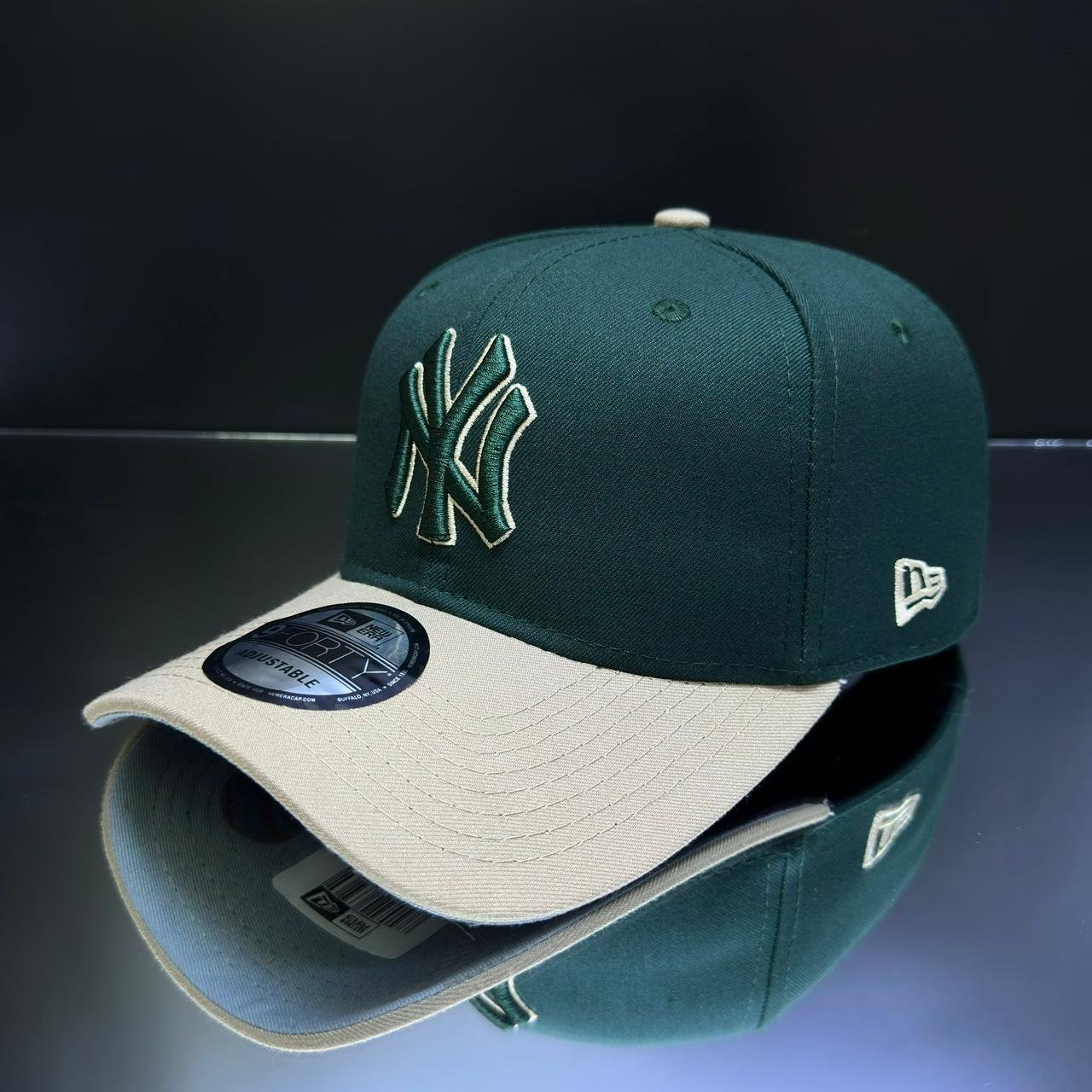 GORRA CURVA NY / VERDE CON CREMA
